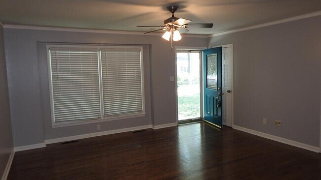 Building Photo - 9834 England Dr