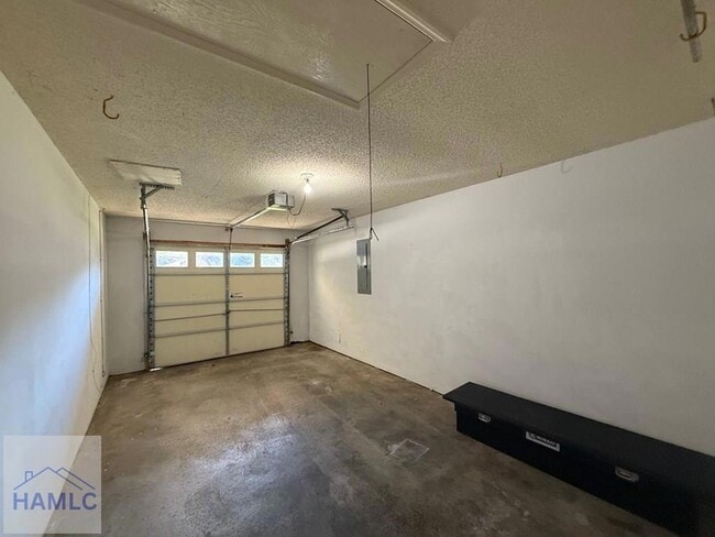Building Photo - 703 Tray Ct