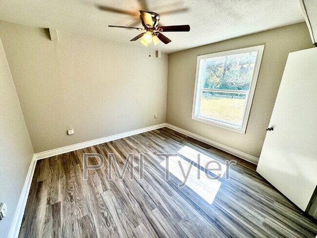 Foto del edificio - 1816 W Oakwood St