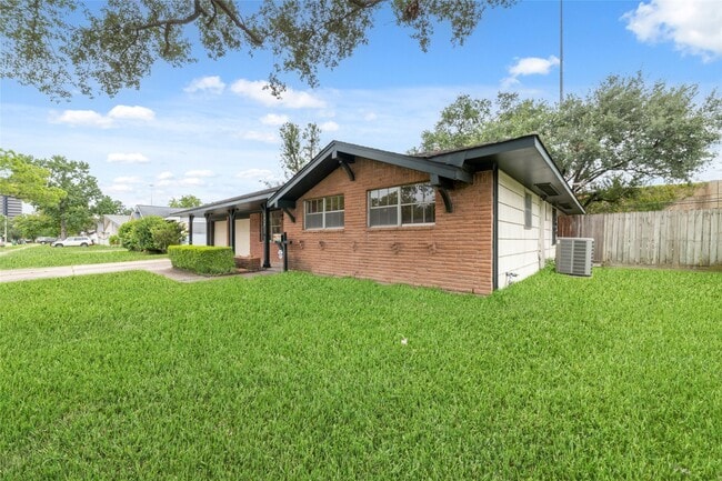 Foto del edificio - 7615 Barberton Dr