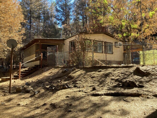 Foto del edificio - 680 Dutch Creek Rd