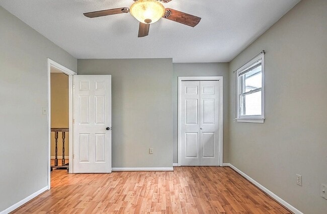 Building Photo - 225 Oakcrest Cir