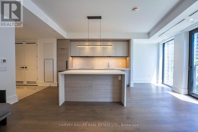 Building Photo - 215-1215 Lonsdale Rd