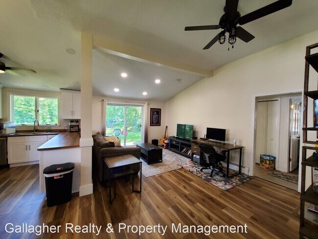 Building Photo - 3 br, 1 bath House - 4 Milewood Rd
