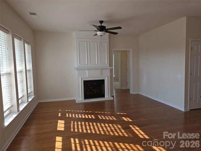 Foto del edificio - 15065 Santa Lucia Dr