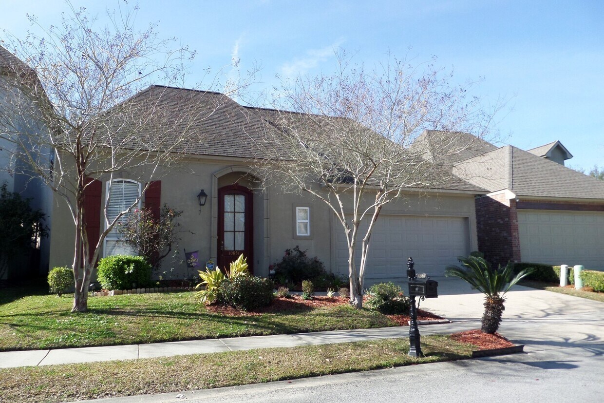 Primary Photo - Location and upgrades! 3BR/2BA dbl garage,...