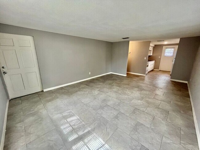 Building Photo - 5307 Oakwood Ct