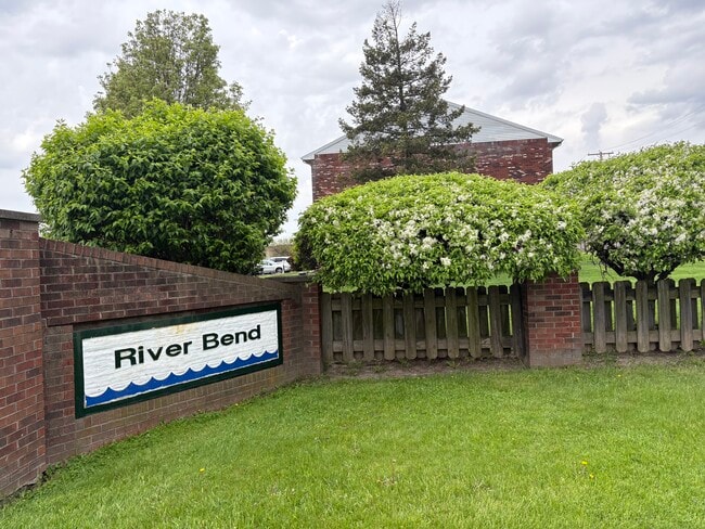Building Photo - River Bend Apartments