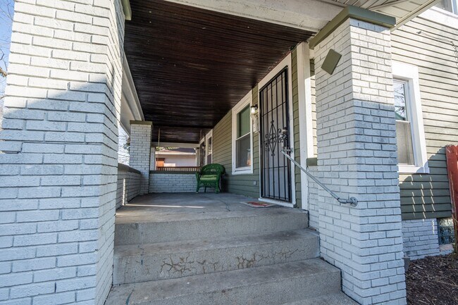 Photo - 3541 Birchwood Ave House