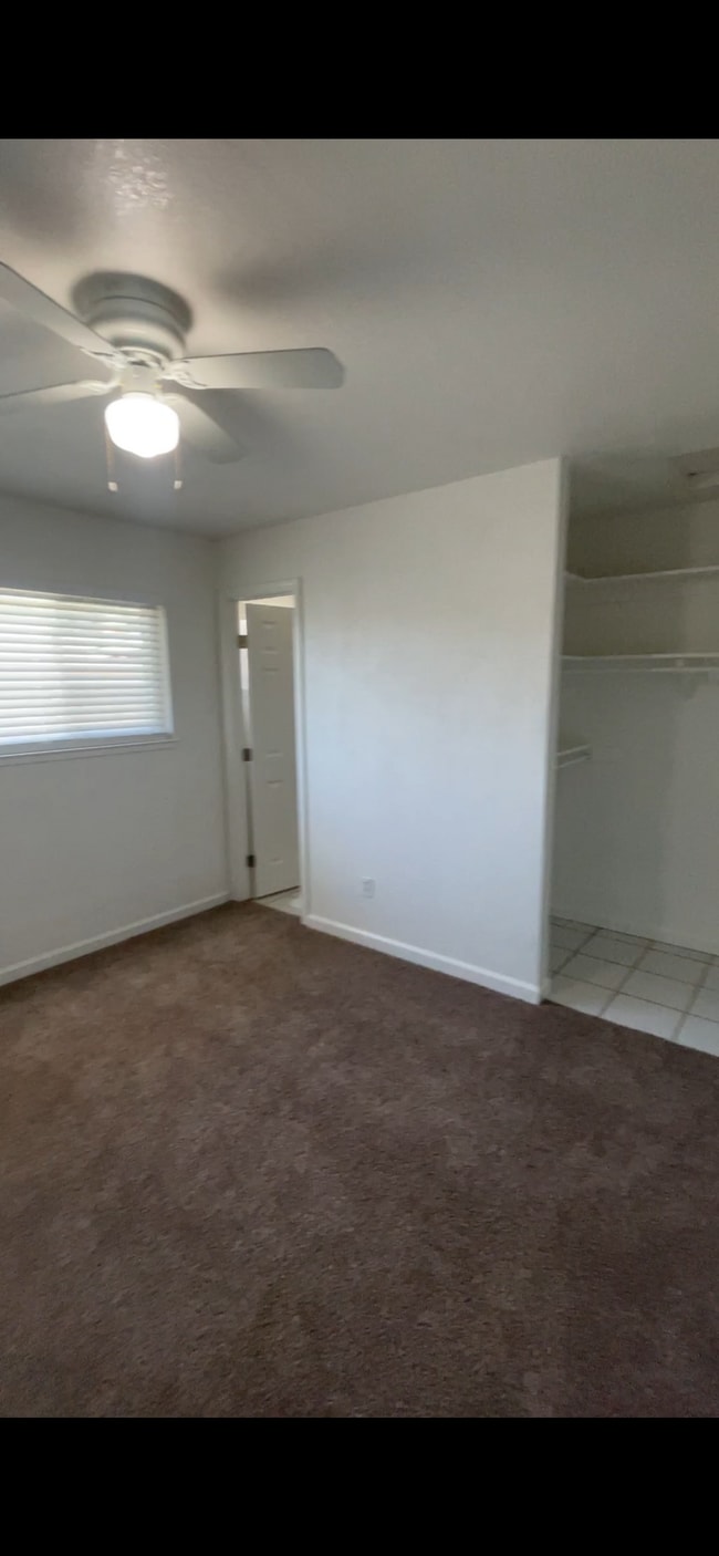 Building Photo - 400 Sunset Dr