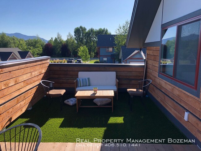 Foto del edificio - 496 Kimball Ave Unit C