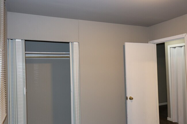 Foto del edificio - West Side of Gary Home Section 8 Welcomed