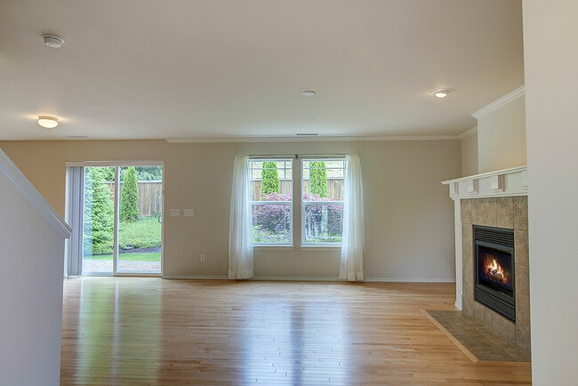 Building Photo - Bright and Sunny Two Story Monroe Three Be...