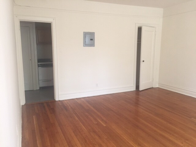 Building Photo - 144 Henry St