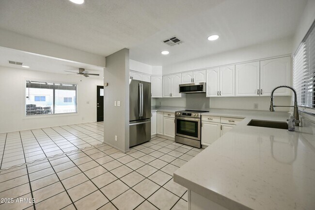 Foto del edificio - 5833 W John Cabot Rd