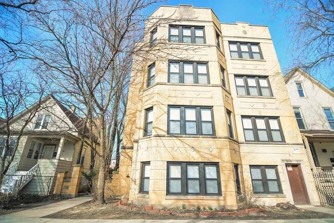 Building Photo - 2230 N Sawyer Ave
