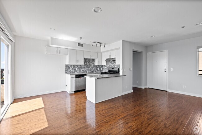 2BD, 2BA - 900SF - Living Room - Hoover Hilltop