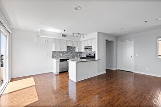2BD, 2BA - 900SF - Living Room - Hoover Hilltop
