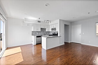 2BD, 2BA - 900SF - Living Room - Hoover Hilltop