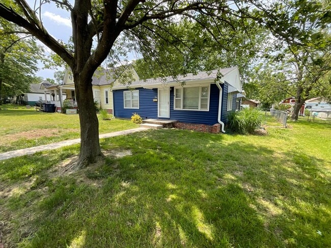 Building Photo - Gorgeous 2 bedroom 1 bath Home close to We...