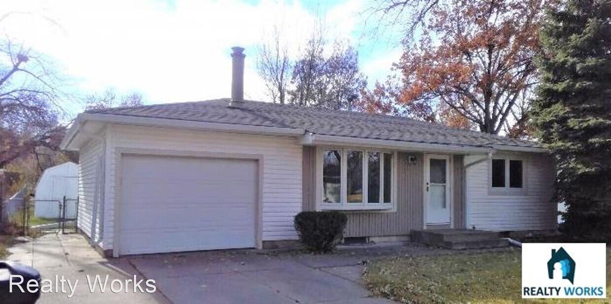 Foto principal - 3 br, 2 bath House - 8011 Maplewood Dr