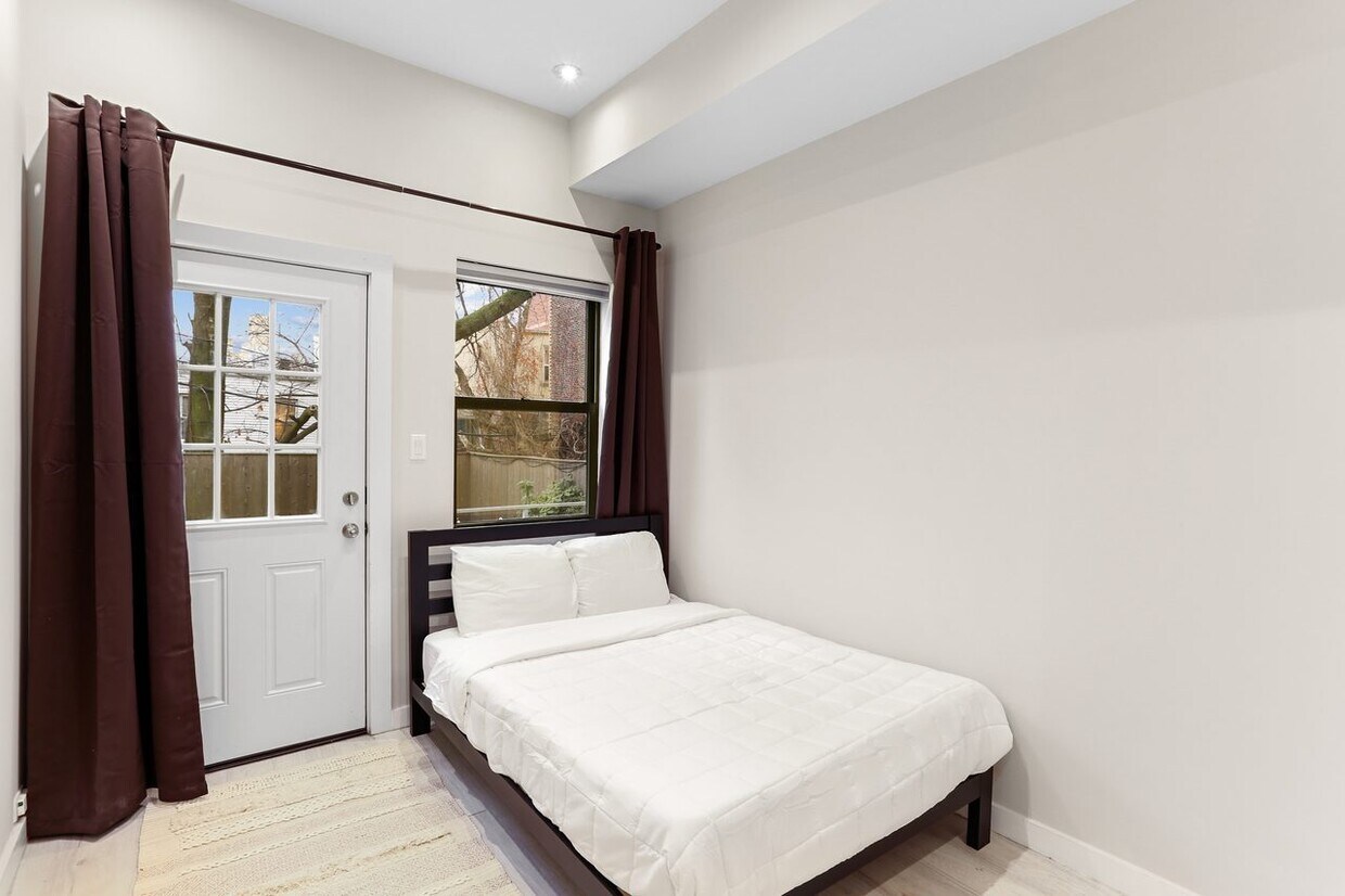 Primary Photo - ROOM ONLY in 5-bed/2.5-bath Home