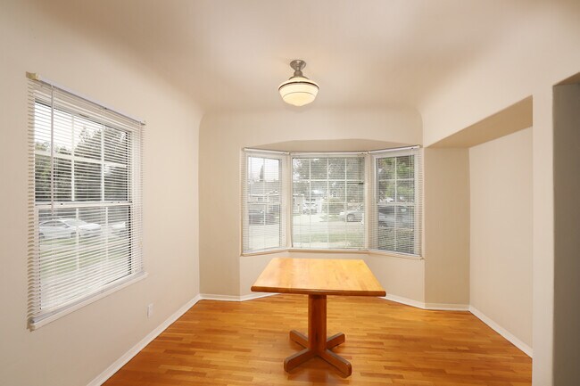 Foto del edificio - 1252 Thompson Ave