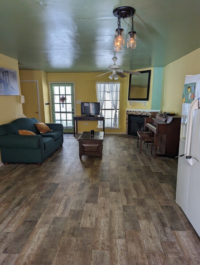 Foto del edificio - 4360 Stumberg Ln