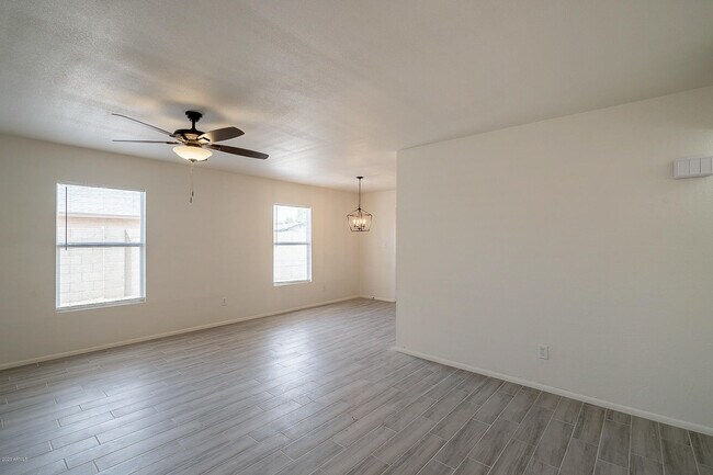 Foto del edificio - 8917 N 55th Dr