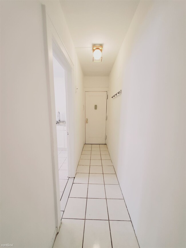 Building Photo - 1 br, 1 bath Condo - 637 Summer St Unit M