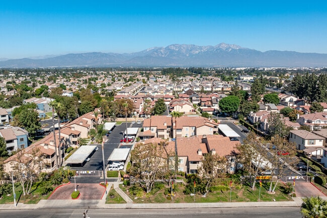 619 E Riverside Dr - Context - Burton Place