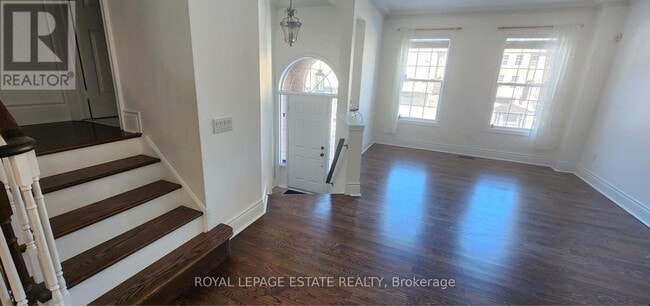 Building Photo - 8038 Yonge St