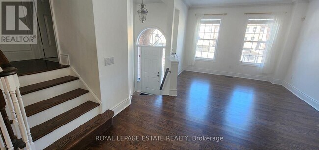 Photo du bâtiment - 8038 Yonge St