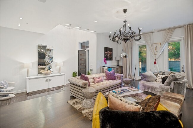 Foto del edificio - 3633 Brown St