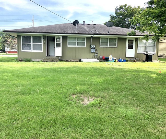 370 E Lafayette St Unit 2, Somonauk, IL 60552 Apartment for Rent in