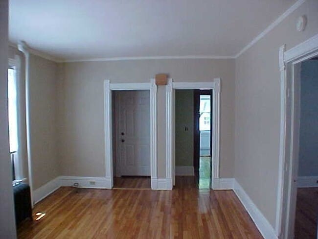 Foto del edificio - 1881 E Main St