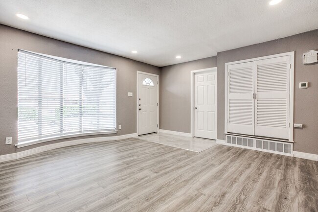 Building Photo - Stunning 3BD/2BA Arlington Home in Prime L...