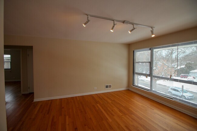 Foto del edificio - 1944 Linden Ave