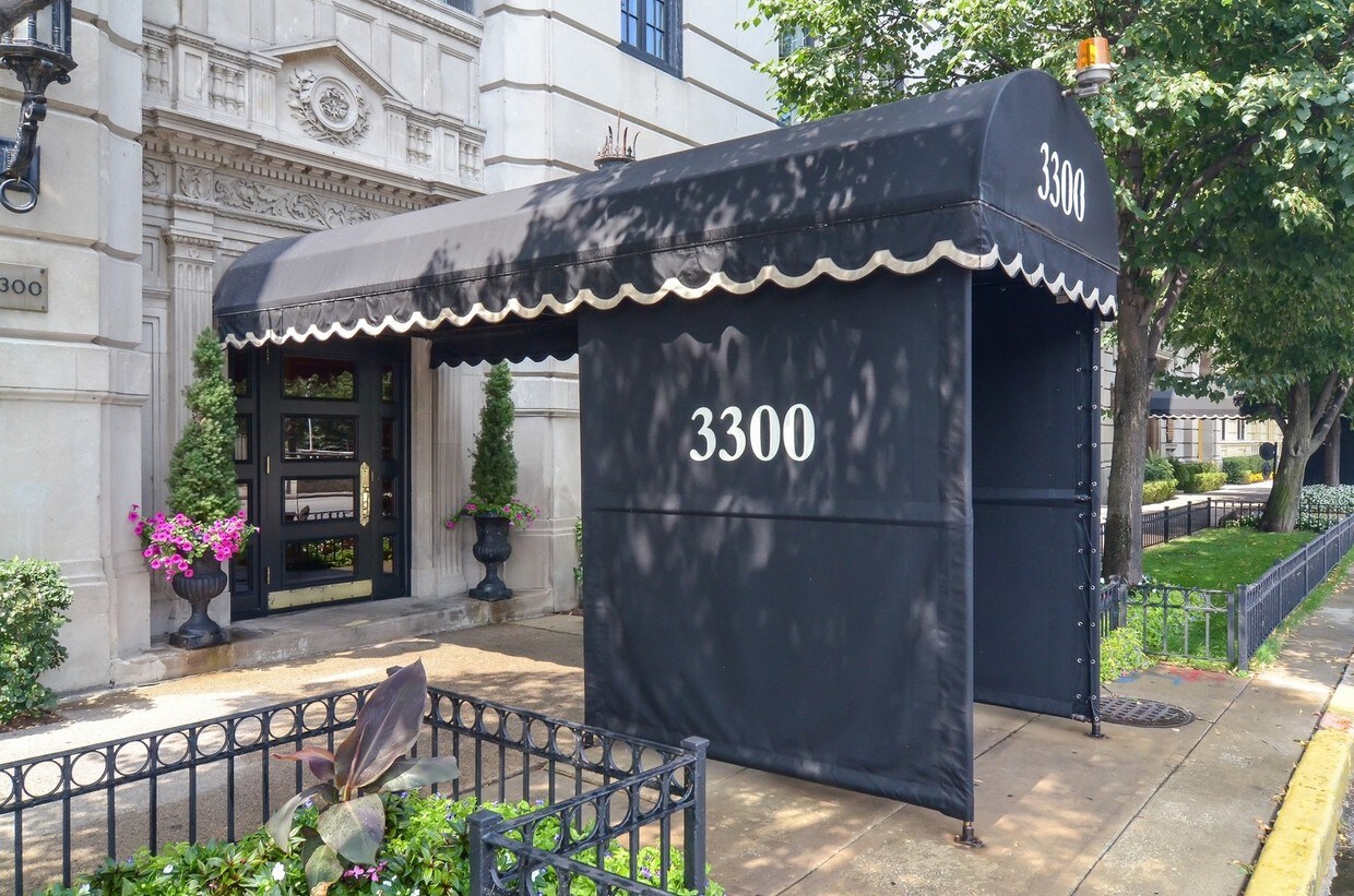 Foto principal - 3300 N Lake Shore Dr