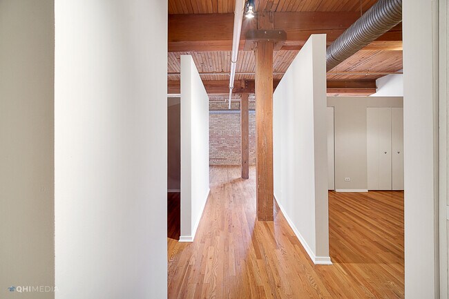 Foto del edificio - 2911 N Western Ave