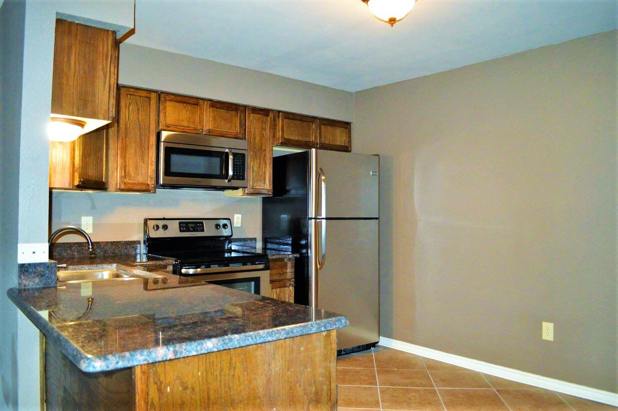 616 E Rosedale St, Sherman, TX 75090 Townhome Rentals in Sherman TX