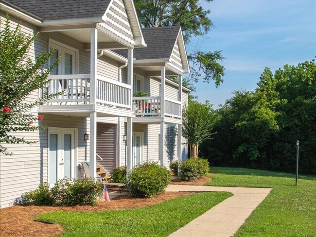 Foto del interior - 2 Bed/2 Bath under New Ownership!