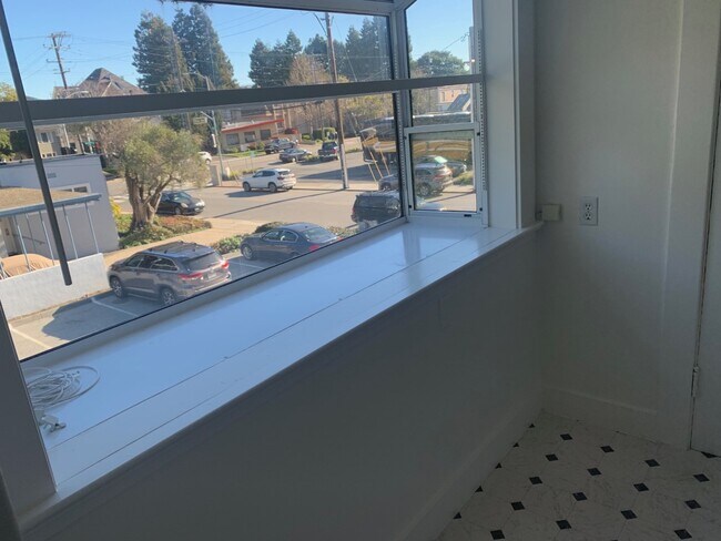 Atrium window - 121 Tilton Ave