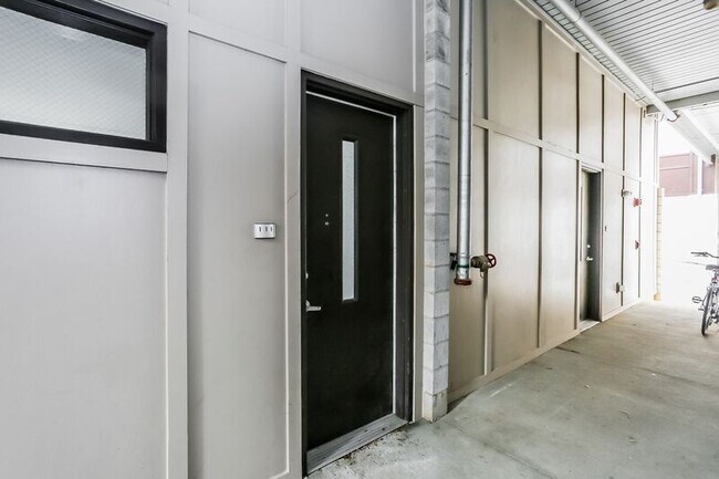 Building Photo - 2116 McClintock Rd