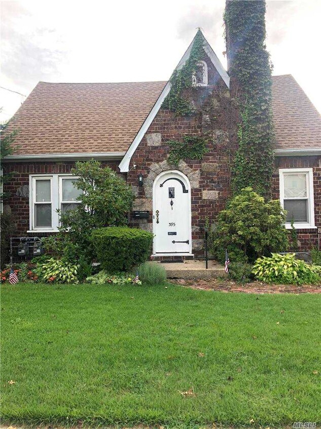 395 Horton Hwy, Mineola, NY 11501 Room for Rent in Mineola, NY