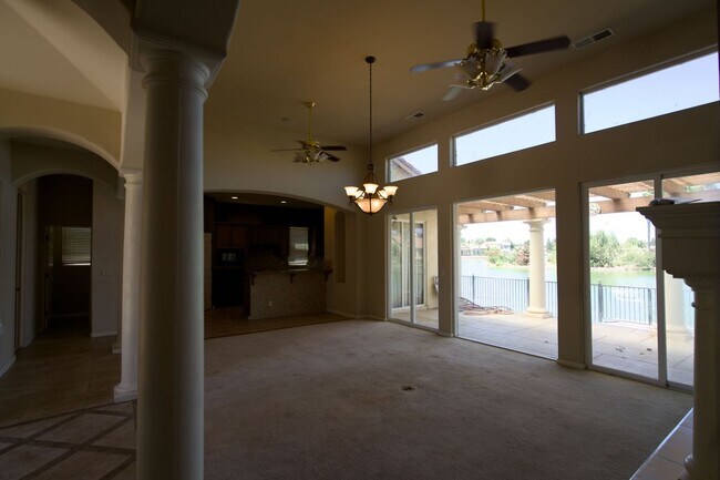 Foto del edificio - 8800 Laguna Dr