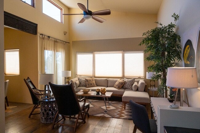 Foto del edificio - 1190 Harrison Rd