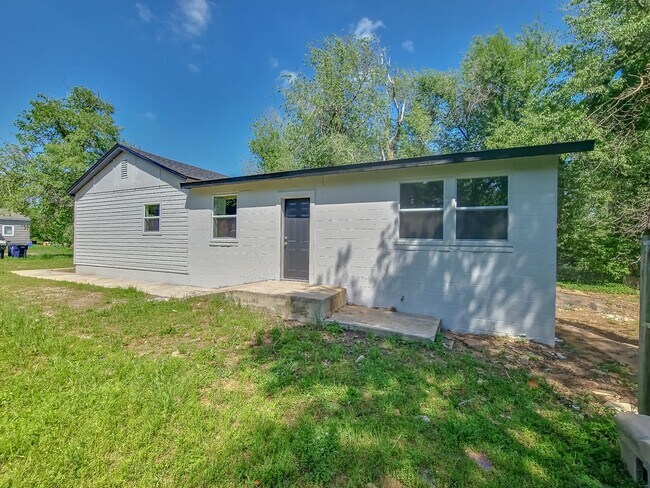 Foto del edificio - Newly Remodeled FOUR bedroom home in Spencer! FOR RENT!