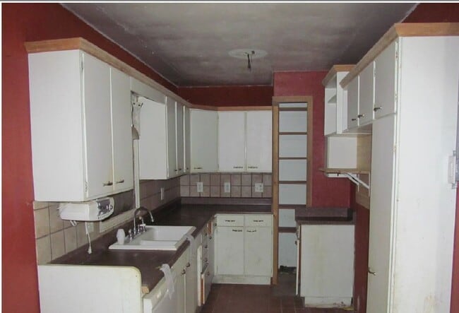 Building Photo - For Sale Only - Handyman Special
