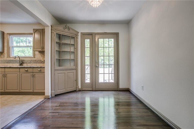 Foto del edificio - 905 Ashwood Dr